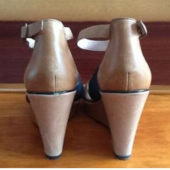 B. Markowsky Leather Strappy Wedge Sandals B/W/Tan - Picture 5 of 6